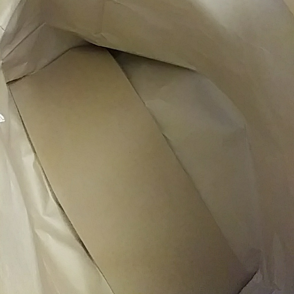 FREE WITH PURCHASE Extra large shopping bag - Picture 2 of 3